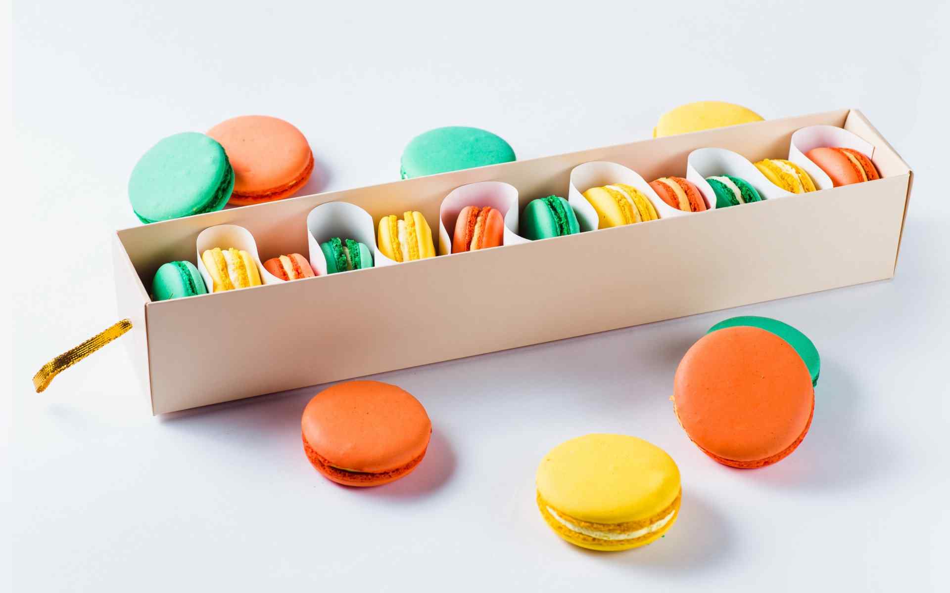 Valentine’s day macaron gift box